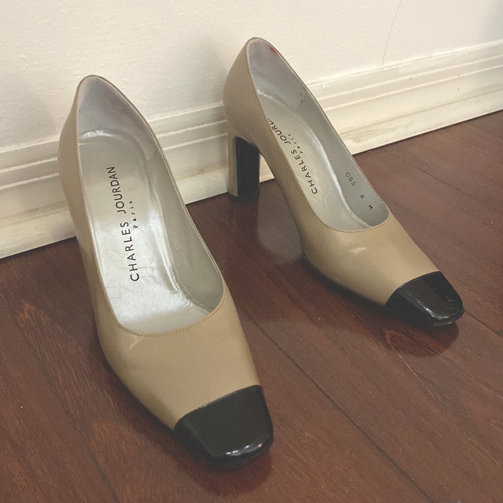 Charles Jourdan Paris size 6 Beautiful Vintage Cap Toe High Heel Leather Pumps